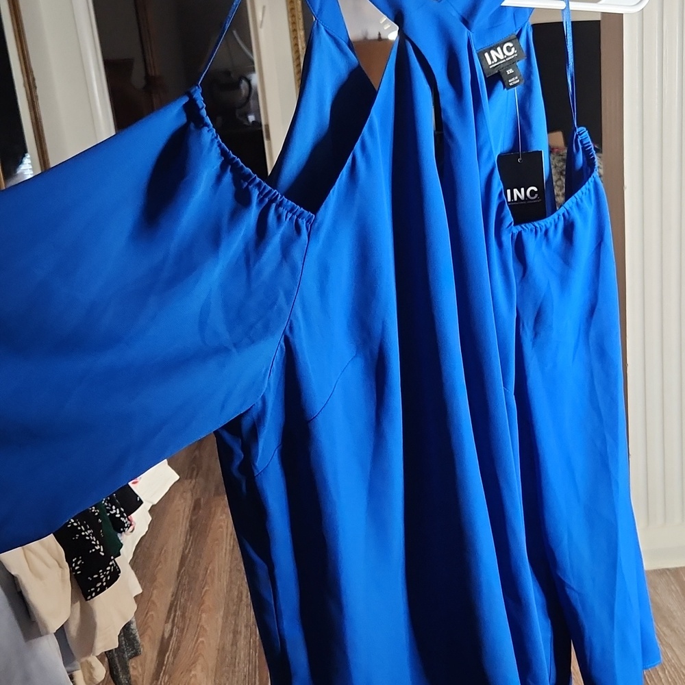 NWT Blue cold shoulder halter blouse. XXL - Picture 2 of 4